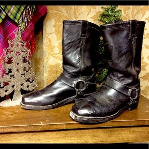Men’s leather heavy pull on boots